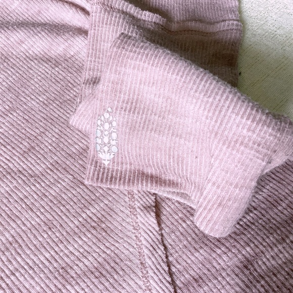 Free People Movement Lay Up Long Sleeve Top Woman’s Medium Mauve Pink Thumbholes - Picture 5 of 14